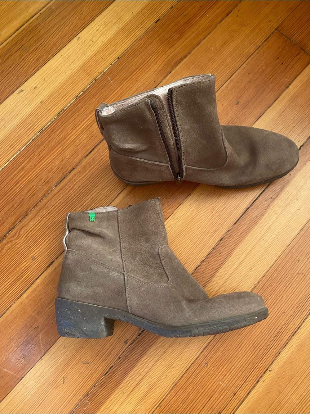 El Naturalista Taupe Suede Ankle Boot 39 8.5